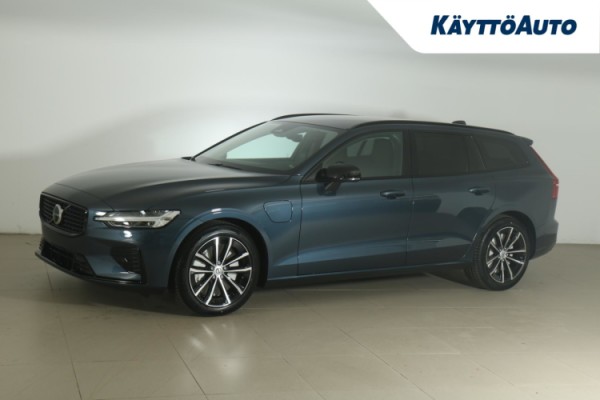 Esittelykuva VOLVO V60 lataushybridiautosta.
