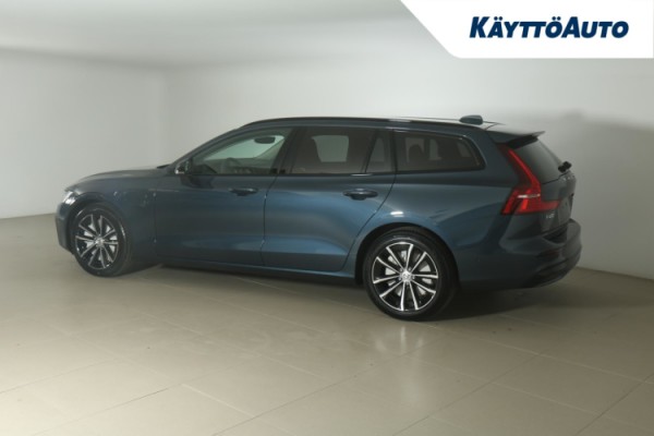 Esittelykuva VOLVO V60 lataushybridiautosta.