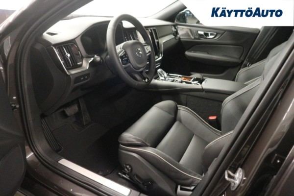 Esittelykuva Volvo V60 bensiiniautosta.