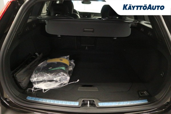 Esittelykuva Volvo V60 bensiiniautosta.