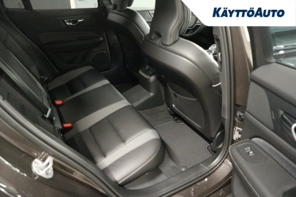Esittelykuva Volvo V60 bensiiniautosta.