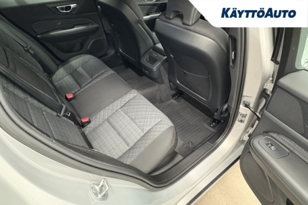 Esittelykuva VOLVO V60 kevythybridiautosta.
