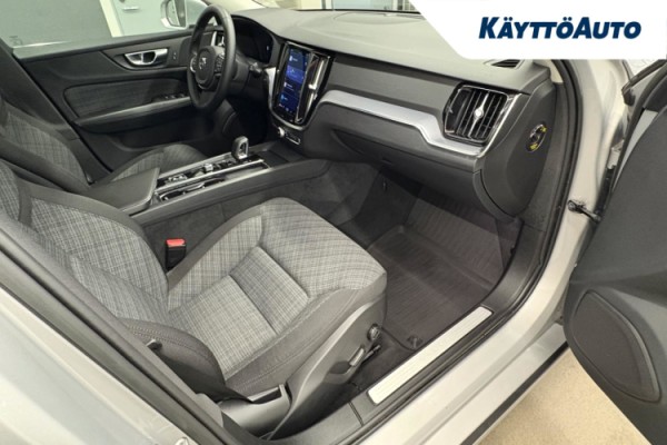 Esittelykuva VOLVO V60 kevythybridiautosta.