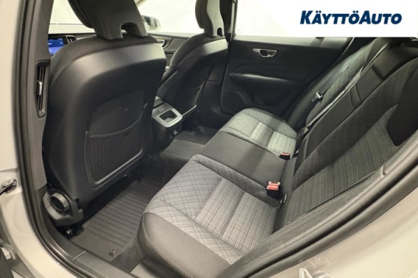Esittelykuva VOLVO V60 kevythybridiautosta.