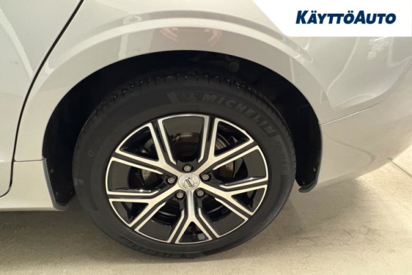 Esittelykuva VOLVO V60 kevythybridiautosta.