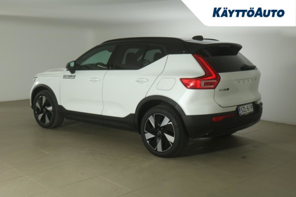 Esittelykuva VOLVO EX40 täyssähköautosta.