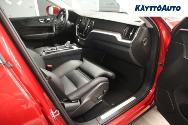 Esittelykuva VOLVO XC60 lataushybridiautosta.