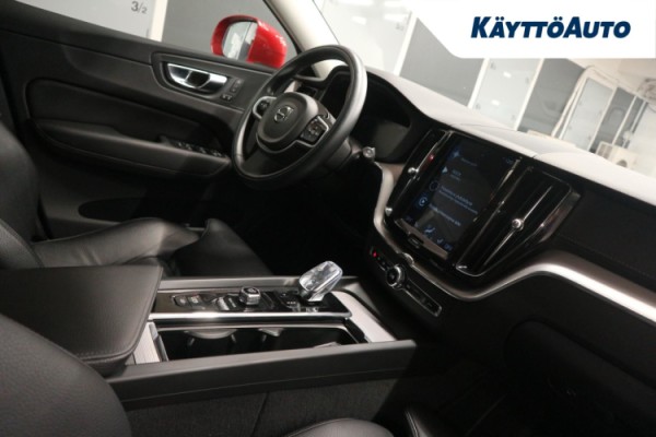 Esittelykuva VOLVO XC60 lataushybridiautosta.