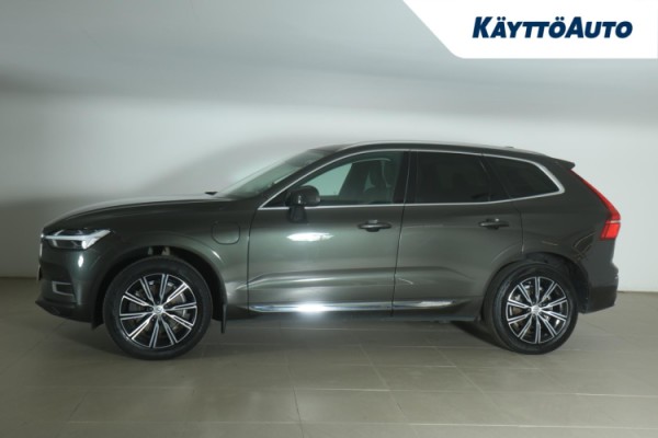 Esittelykuva VOLVO XC60 lataushybridiautosta.