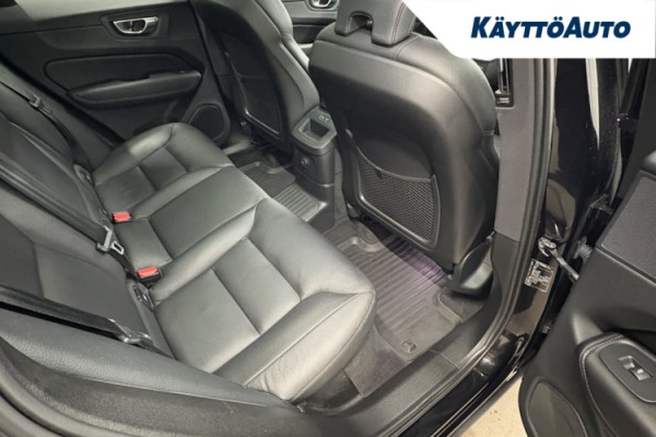 Esittelykuva VOLVO XC60 lataushybridiautosta.