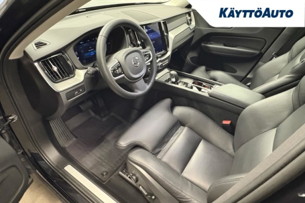 Esittelykuva VOLVO XC60 lataushybridiautosta.