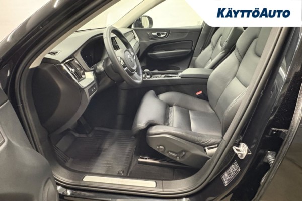 Esittelykuva VOLVO XC60 lataushybridiautosta.