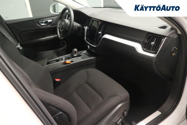 Esittelykuva VOLVO V60 bensiiniautosta.