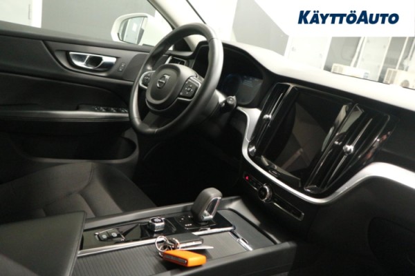 Esittelykuva VOLVO V60 bensiiniautosta.