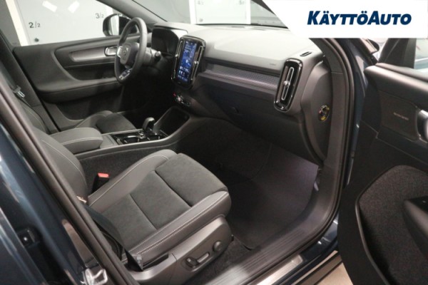 Esittelykuva Volvo EX40 täyssähköautosta.