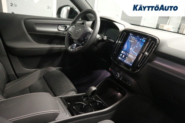 Esittelykuva Volvo EX40 täyssähköautosta.
