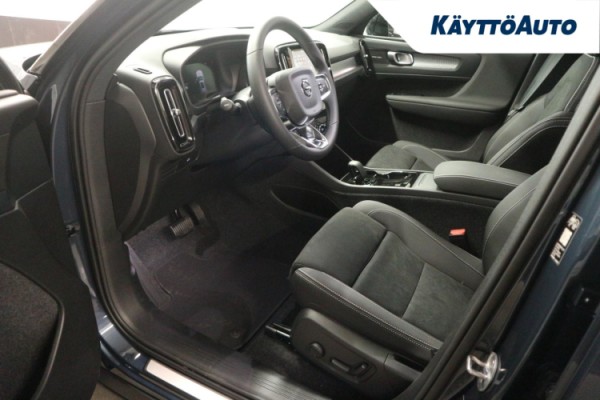 Esittelykuva Volvo EX40 täyssähköautosta.