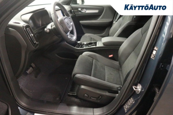Esittelykuva Volvo EX40 täyssähköautosta.