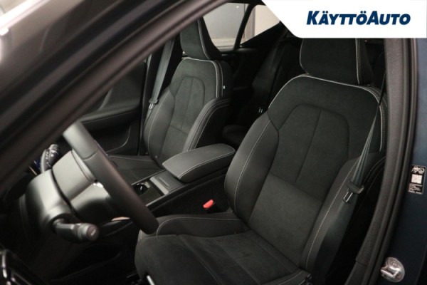 Esittelykuva Volvo EX40 täyssähköautosta.