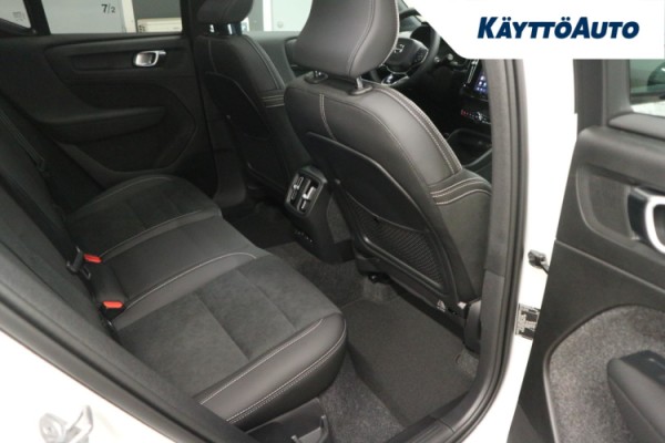 Esittelykuva Volvo EX40 täyssähköautosta.