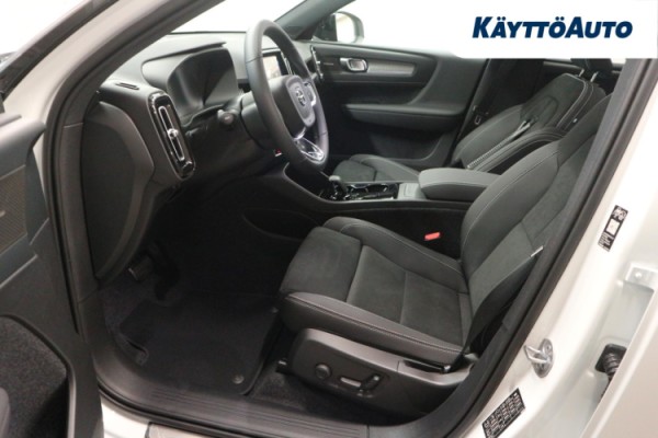 Esittelykuva Volvo EX40 täyssähköautosta.