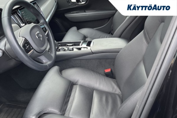 Esittelykuva VOLVO V90 lataushybridiautosta.