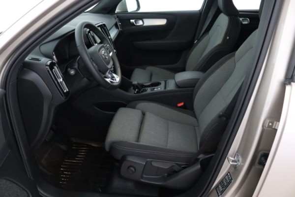 Esittelykuva Volvo XC40 bensiiniautosta.