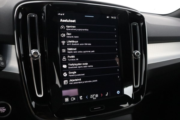 Esittelykuva Volvo XC40 bensiiniautosta.