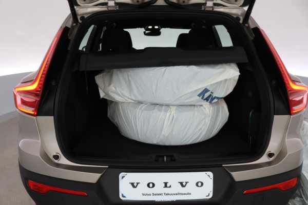 Esittelykuva Volvo XC40 bensiiniautosta.