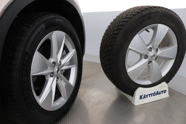 Esittelykuva Volvo XC40 bensiiniautosta.