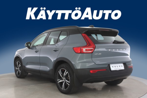 Esittelykuva VOLVO XC40 kevythybridiautosta.