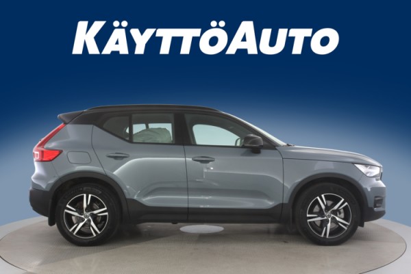 Esittelykuva VOLVO XC40 kevythybridiautosta.