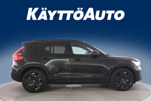 Esittelykuva VOLVO EX40 täyssähköautosta.