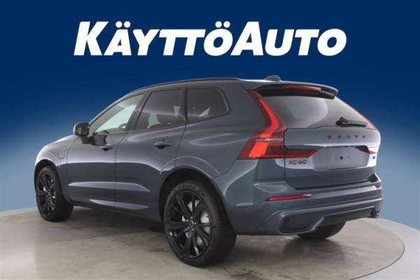 Esittelykuva Volvo XC60 lataushybridiautosta.