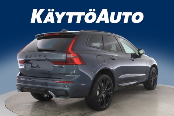 Esittelykuva Volvo XC60 lataushybridiautosta.