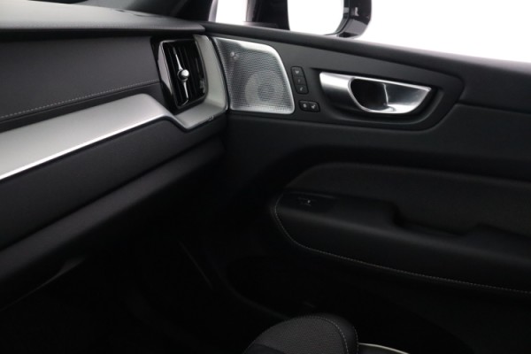 Esittelykuva VOLVO XC60 lataushybridiautosta.