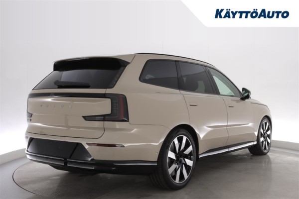Esittelykuva Volvo EX90 täyssähköautosta.