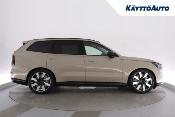 Esittelykuva Volvo EX90 täyssähköautosta.