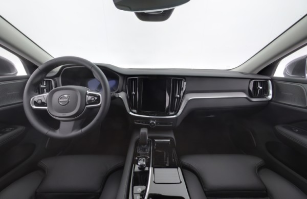 Esittelykuva Volvo V60 lataushybridiautosta.