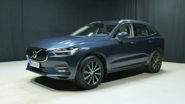 Esittelykuva Volvo XC60 kevythybridiautosta.