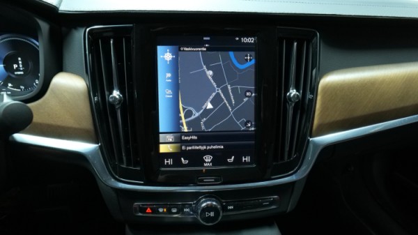 Esittelykuva Volvo S90 kevythybridiautosta.