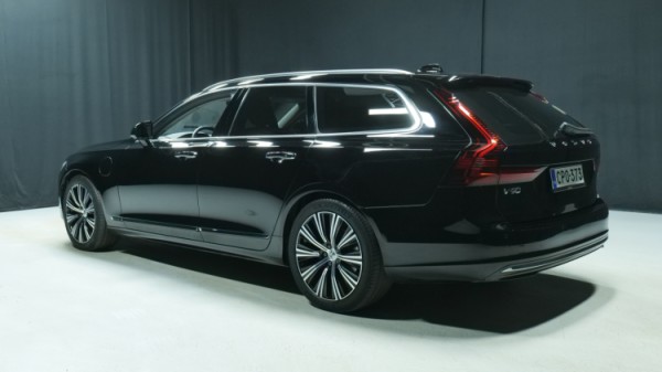 Esittelykuva Volvo V90 kevythybridiautosta.