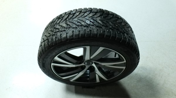 Esittelykuva Volvo V90 kevythybridiautosta.