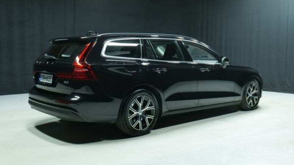 Esittelykuva Volvo V60 bensiiniautosta.