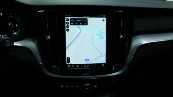 Esittelykuva Volvo V60 bensiiniautosta.