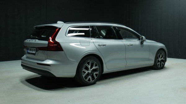 Esittelykuva Volvo V60 bensiiniautosta.