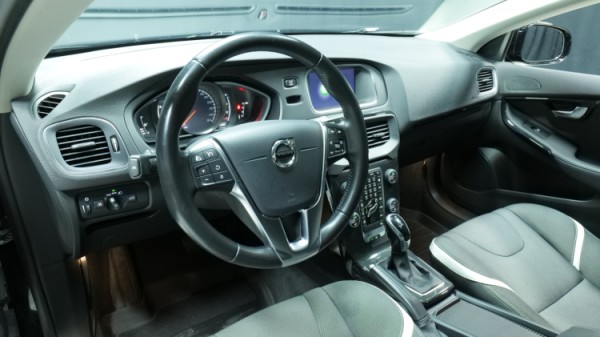 Esittelykuva Volvo V40 bensiiniautosta.