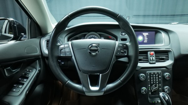 Esittelykuva Volvo V40 bensiiniautosta.