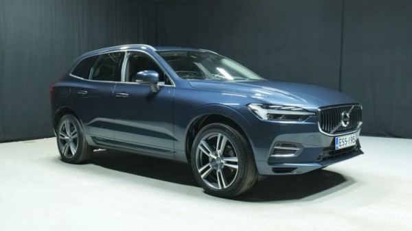 Esittelykuva Volvo XC60 kevythybridiautosta.