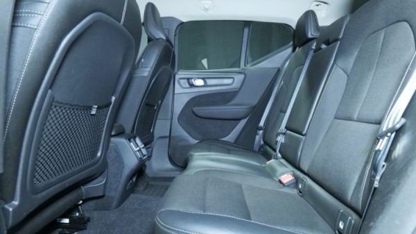 Esittelykuva Volvo XC40 dieselautosta.